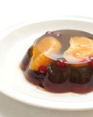 Апельсиновое желе с вишней и белым вином