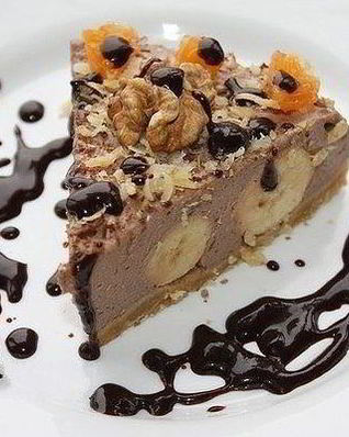 Банановый десерт на основе из печенья