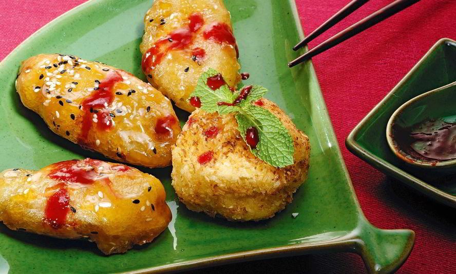 Рецепт бананов в карамели с жареным мороженым