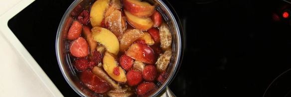 фрукты с острым шоколадным соусом