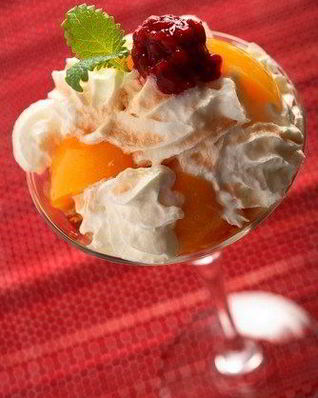 Имбирные персики на гриле с малиной