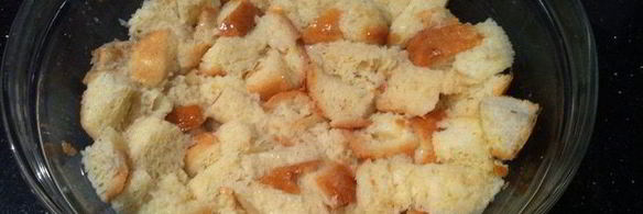 хлебный пудинг с яблоками и черникой