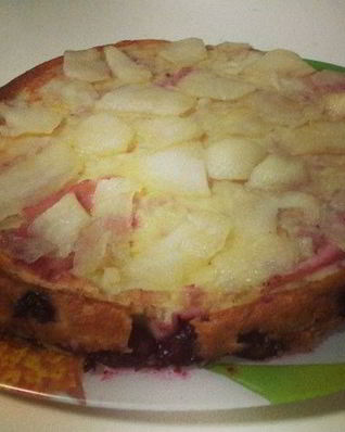 Клафути с вишней и яблоками