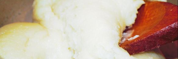 бинье с кремом шантильи, покрытый шоколадным ганашем