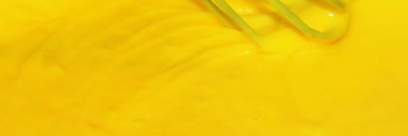 бинье с кремом шантильи, покрытый шоколадным ганашем