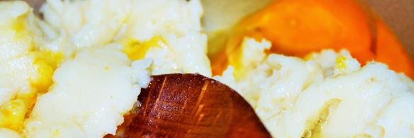 бинье с кремом шантильи, покрытый шоколадным ганашем