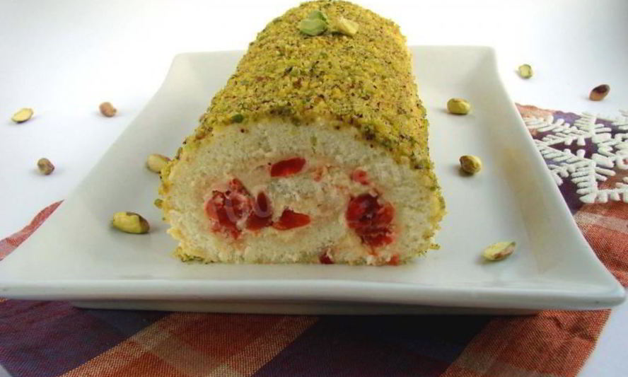 Рецепт бисквитного рулета на праздничный стол с начинкой из английского заварного крема и пьяной черешни