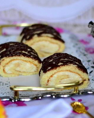 Бисквитный рулет с кремом из манки