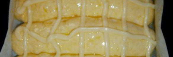 булочки с заварным кремом и персиком