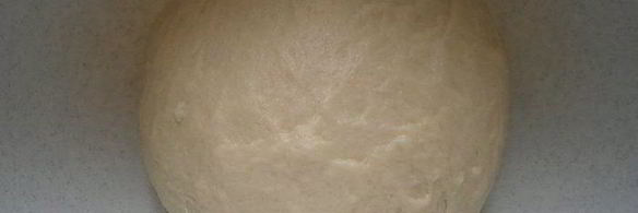 булочки с заварным кремом и персиком