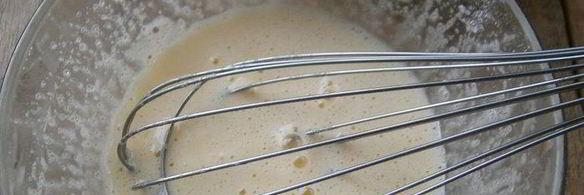 булочки с заварным кремом и персиком