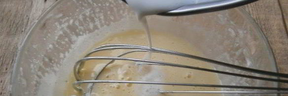 булочки с заварным кремом и персиком