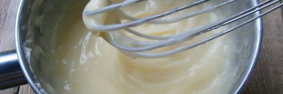 булочки с заварным кремом и персиком