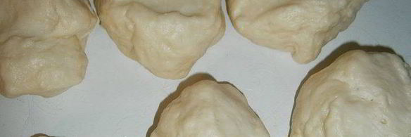 булочки с заварным кремом и персиком