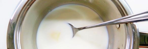 черемуховые блинчики с ванильным кремом и голубикой