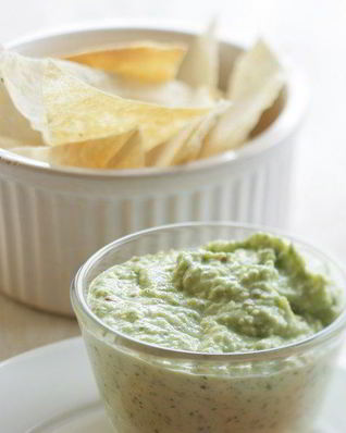 Крем из авокадо с чипсами