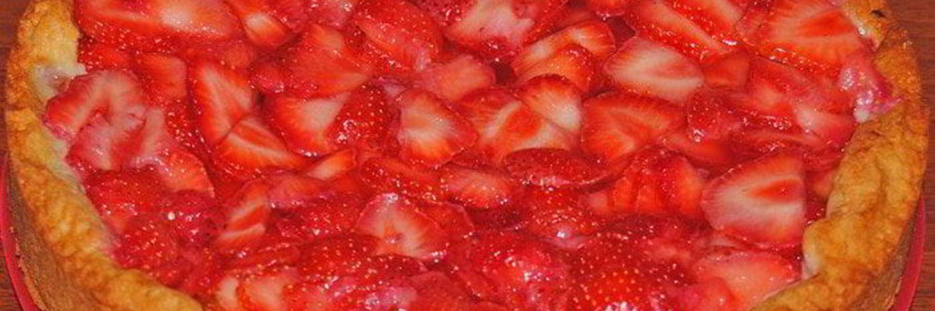 Кростата с клубникой и заварным кремом