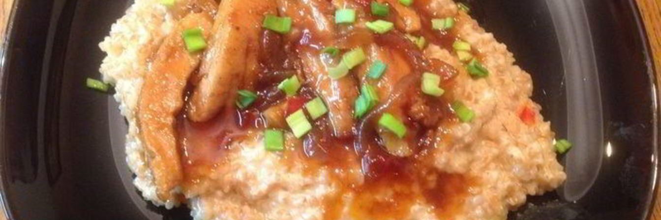 Курица в соусе с кремовой кашей