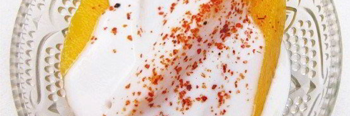 Манго с кокосовым кремом и перцем чили