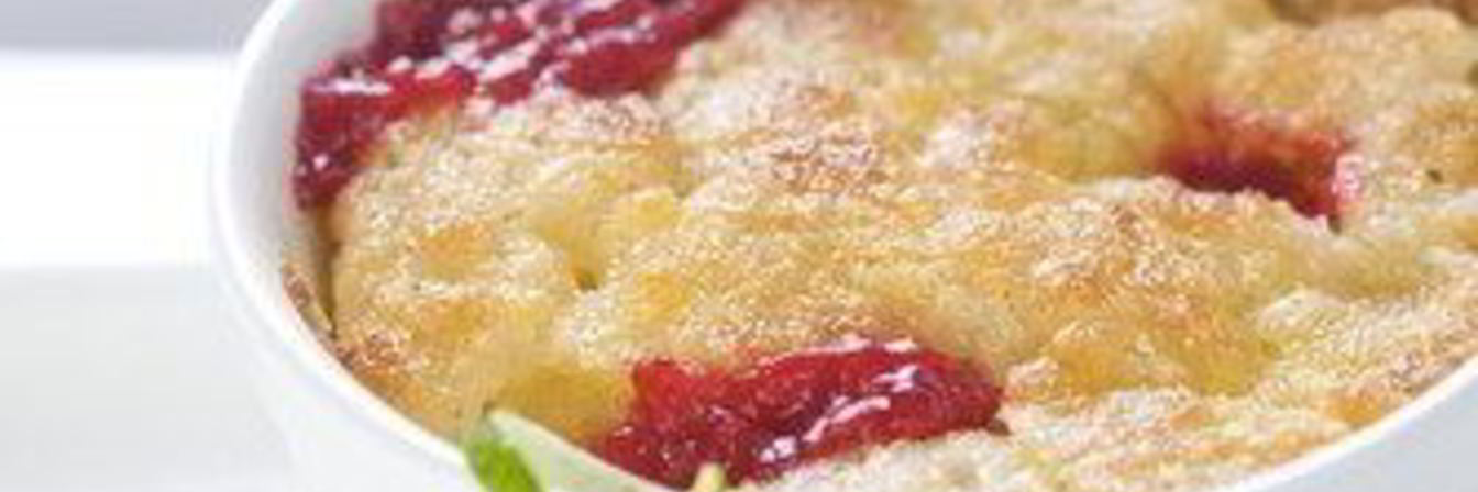 Печеный заварной крем с малиной