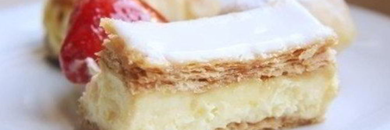 Полоски из слоеного теста с кофейным кремом