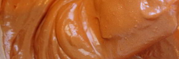 рулет с кофейным кремом и клубникой