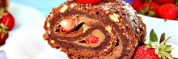 рулет с кофейным кремом и клубникой