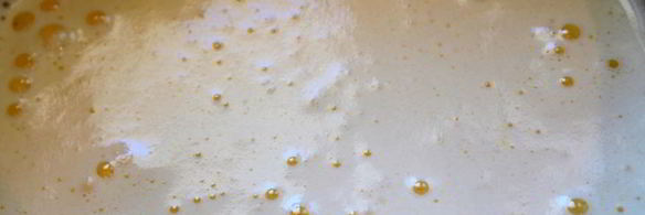 рулет с кофейным кремом и клубникой