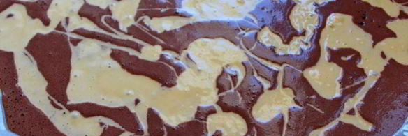 рулет с кофейным кремом и клубникой