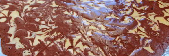 рулет с кофейным кремом и клубникой