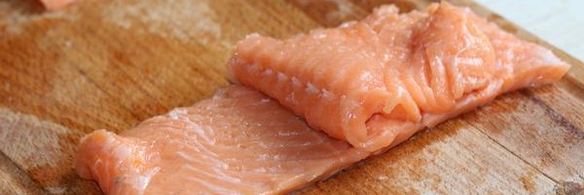 рулетики из лосося с кремом из рикотты