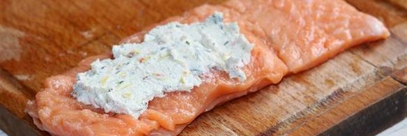 рулетики из лосося с кремом из рикотты