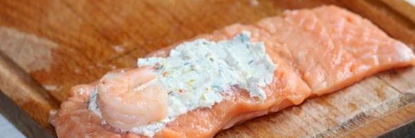 рулетики из лосося с кремом из рикотты