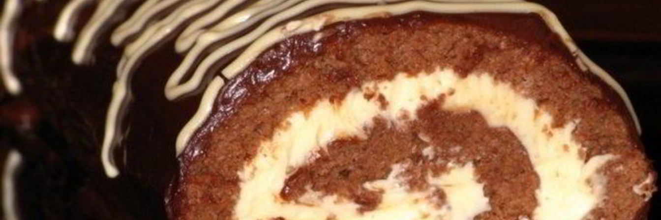 Шоколадный рулет со сливочным кремом по-домашнему