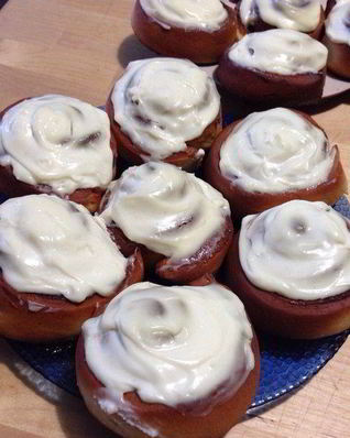 Синнабон — булочки с корицей и сливочным кремом сверху