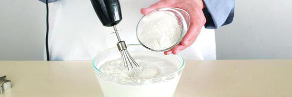 слоеные корзиночки с клубникой и кремом шантильи