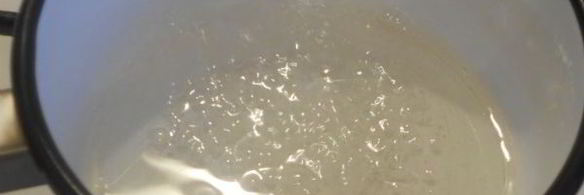 слоеные трубочки с посыпкой и белковым кремом