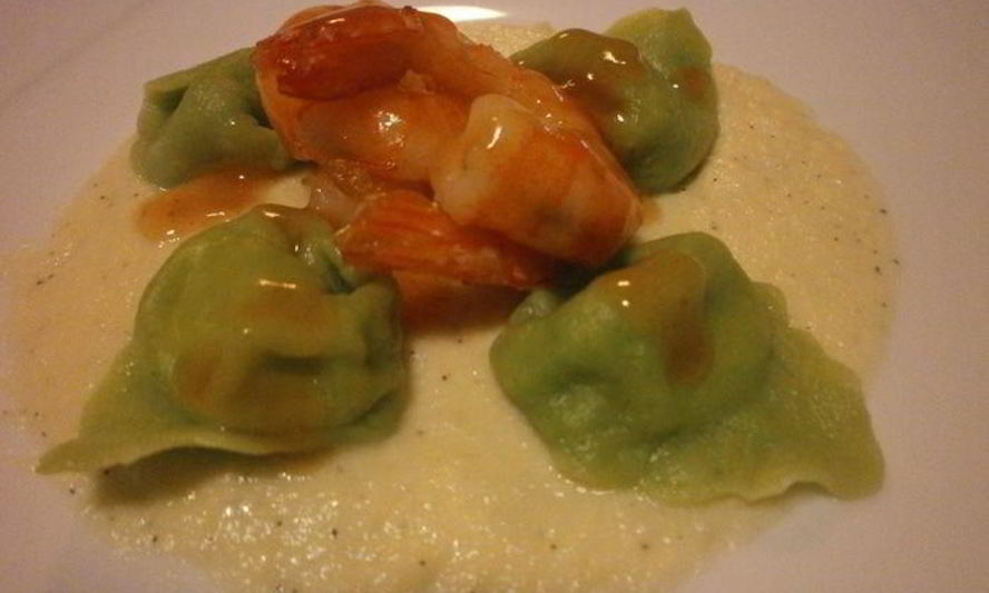 Рецепт тортеллиней из зеленого теста с начинкой из креветок и кремом из редьки