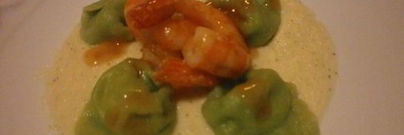 тортеллини из зеленого теста с начинкой из креветок и кремом из редьки