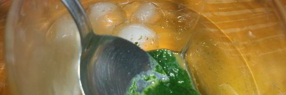 тортеллини из зеленого теста с начинкой из креветок и кремом из редьки