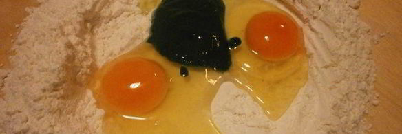 тортеллини из зеленого теста с начинкой из креветок и кремом из редьки