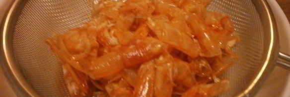 тортеллини из зеленого теста с начинкой из креветок и кремом из редьки