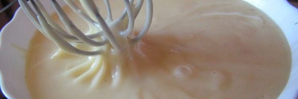 тортик с заварным лимонно-сгущенным кремом и сливками