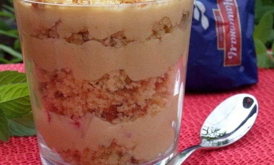 Рецепт трайфла с рисовым кремом, клубникой и бананом