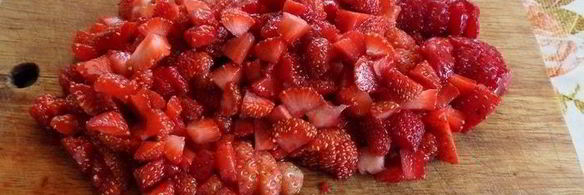 трайфл с рисовым кремом, клубникой и бананом