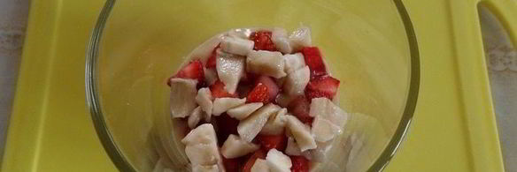 трайфл с рисовым кремом, клубникой и бананом