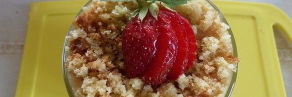 трайфл с рисовым кремом, клубникой и бананом