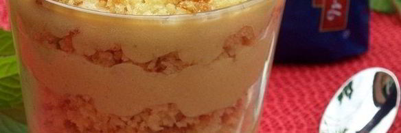 трайфл с рисовым кремом, клубникой и бананом