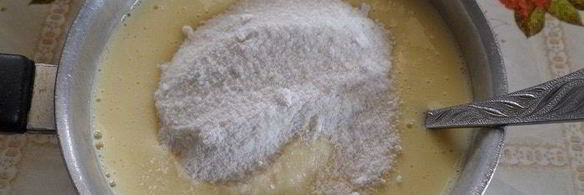 трайфл с рисовым кремом, клубникой и бананом