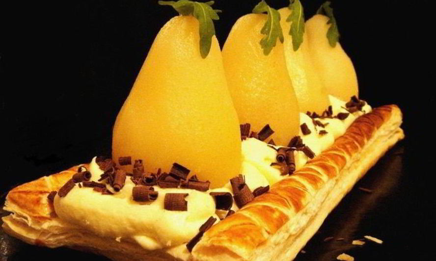 Рецепт винных груш с кремом муслин на слоеном тесте